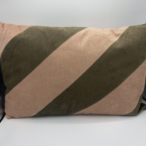 Groen/roze gestreept ribstof kussen