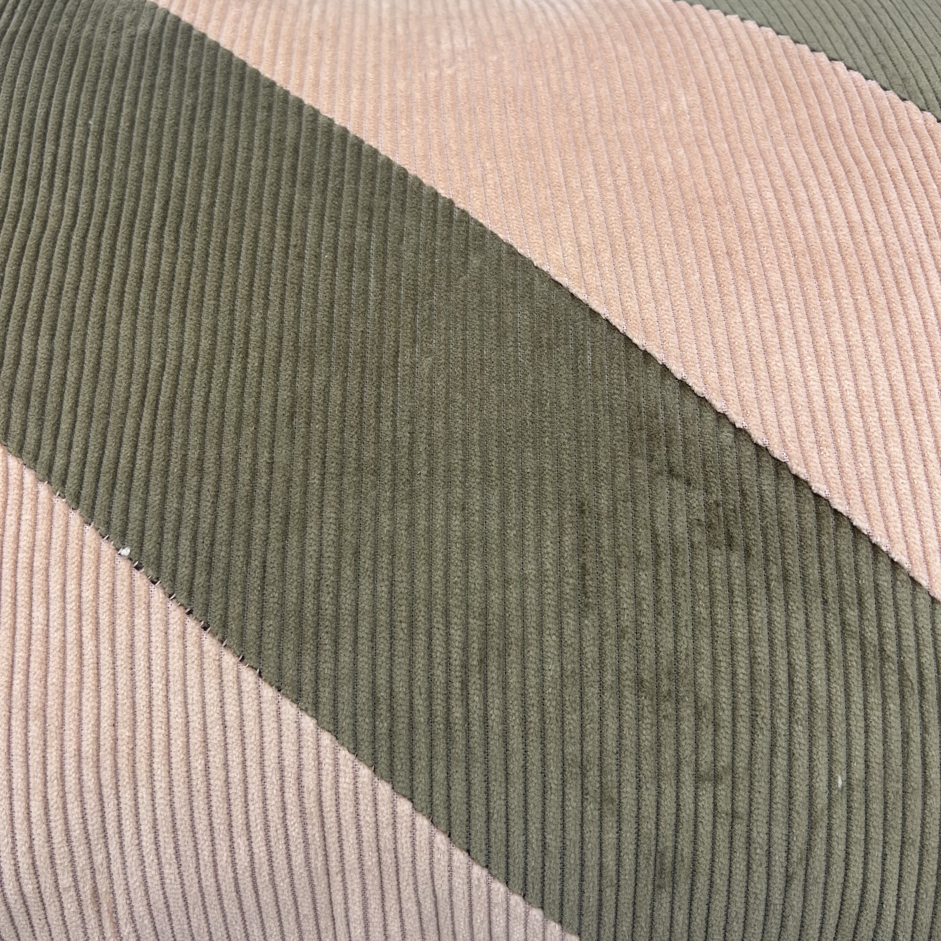 Groen/roze gestreept ribstof kussen - Afbeelding 2
